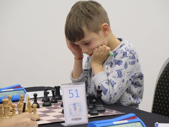 Ilan a los siete años,