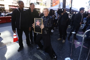 Billy Idol expresó su emoción y gratitud al recibir el reconocimiento de sus colegas en la industria musical
