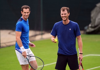El histórico triunfo de los hermanos Murray en la Copa Davis 2015 fue clave para el tenis británico tras 79 años sin título (Jordan Pettitt/PA via AP)