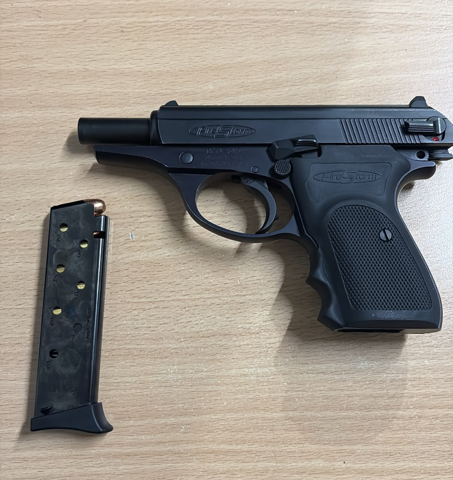 Los agentes secuestraron un arma de fuego calibre .380