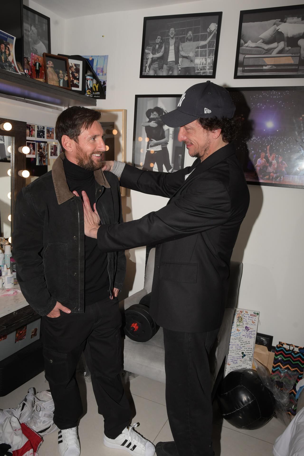 Leo Messi y Nico Vázquez, el encuntro en camarines previo a la función