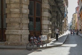 Desaolados, los restaurantes vacíos de Cuba ante el impacto de la crisis económica y social