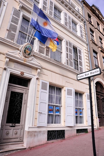 Frente de la casa donde vivió y murió San Martín, en Boulogne sur Mer