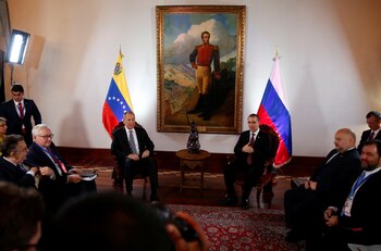 Serguéi Lavrov junto a Jorge