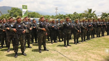 Gobierno de Asfura entrega 60 radiopatrullas y 48 motocicletas a la PMOP para reforzar seguridad en el norte de Honduras