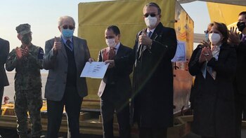 Ebrard entregó el primer lote