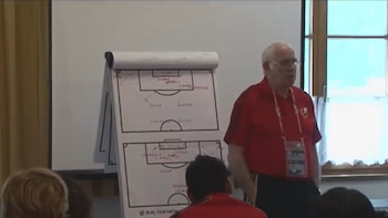 “Del subcampeón no se acuerda nadie” o “ni cuartos ni h...”: lecciones de Luis Aragonés, el sabio que hizo creer a España que era capaz de ganar un Mundial