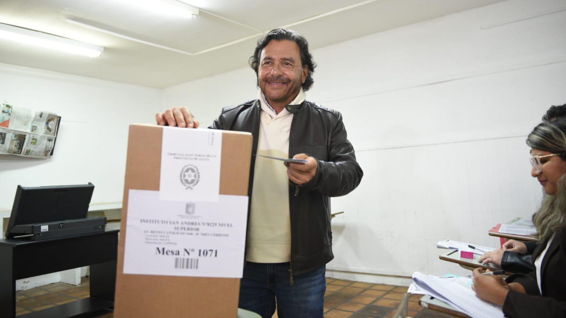 Gustavo Sáenz tiene decidido ir por su reelección en Salta, pero también coquetea con tener protagonismo nacional