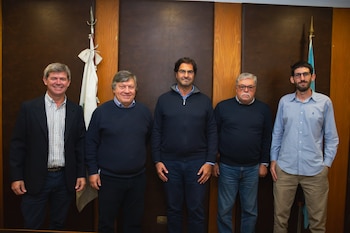 En la formalización del acuerdo estuvieron presentes Fernando Uranga, Director Ejecutivo Banco de Alimentos; Fabián Miguelez, Presidente Corporación del Mercado Central de Buenos Aires, Leonardo Sarquís, vicepresidente CMCBA; Alberto Olmos, Director CMCBA y Lucio Maurizio, Coordinador Proyecto Reagro