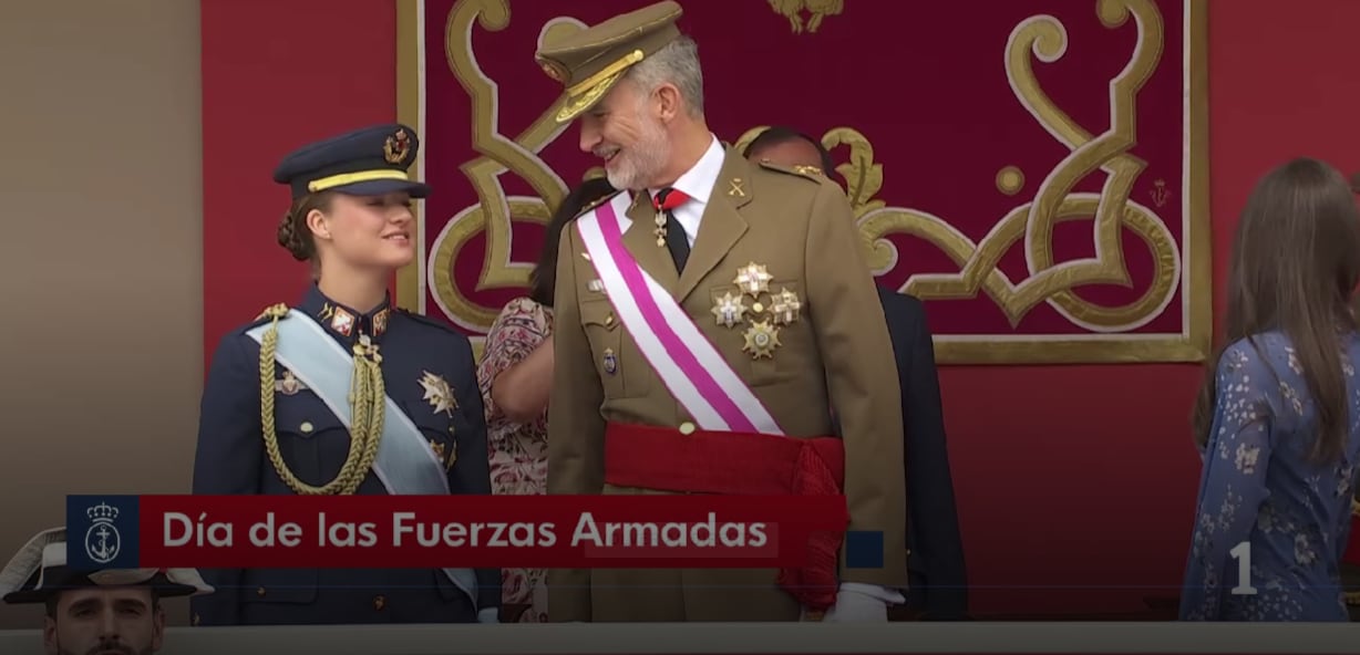 La princesa Leonor demuestra su valía como futura capitana general de los ejércitos en su debut en el Día de las Fuerzas Armadas ante el orgullo de los reyes (RTVE)