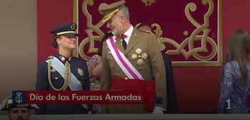La princesa Leonor demuestra su valía como futura capitana general de los ejércitos en su debut en el Día de las Fuerzas Armadas ante el orgullo de los reyes