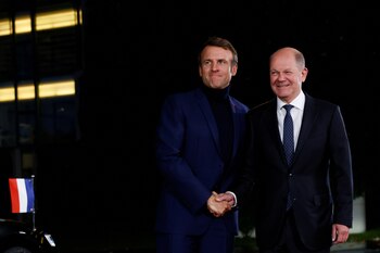 Scholz recibe a Macron en Berlín (REUTERS/Michele Tantussi)