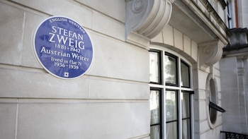 Autor de culto y perseguido por los nazis: Stefan Zweig es reconocido en el edificio de Londres donde vivió antes de la guerra