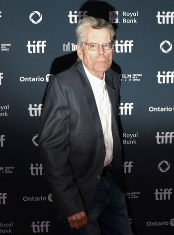 Se sabe, King es el autor de páginas escalofriantes; pero también -¡esa mirada!- podría ser el protagonista de más de una películam basada en su obra (REUTERS)
