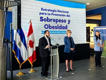 El ministro de Salud, Francisco Alabi, presentó la estrategia y explicó en qué consiste para mejorar la situación de sobrepeso u obesidad en el país./(Cortesía)