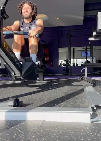 El extremo mexicano vuelve a la actividad tras superar una pubalgia y dos cirugías, buscando ritmo antes del Mundial. (Instagram/ @cesarh_33)