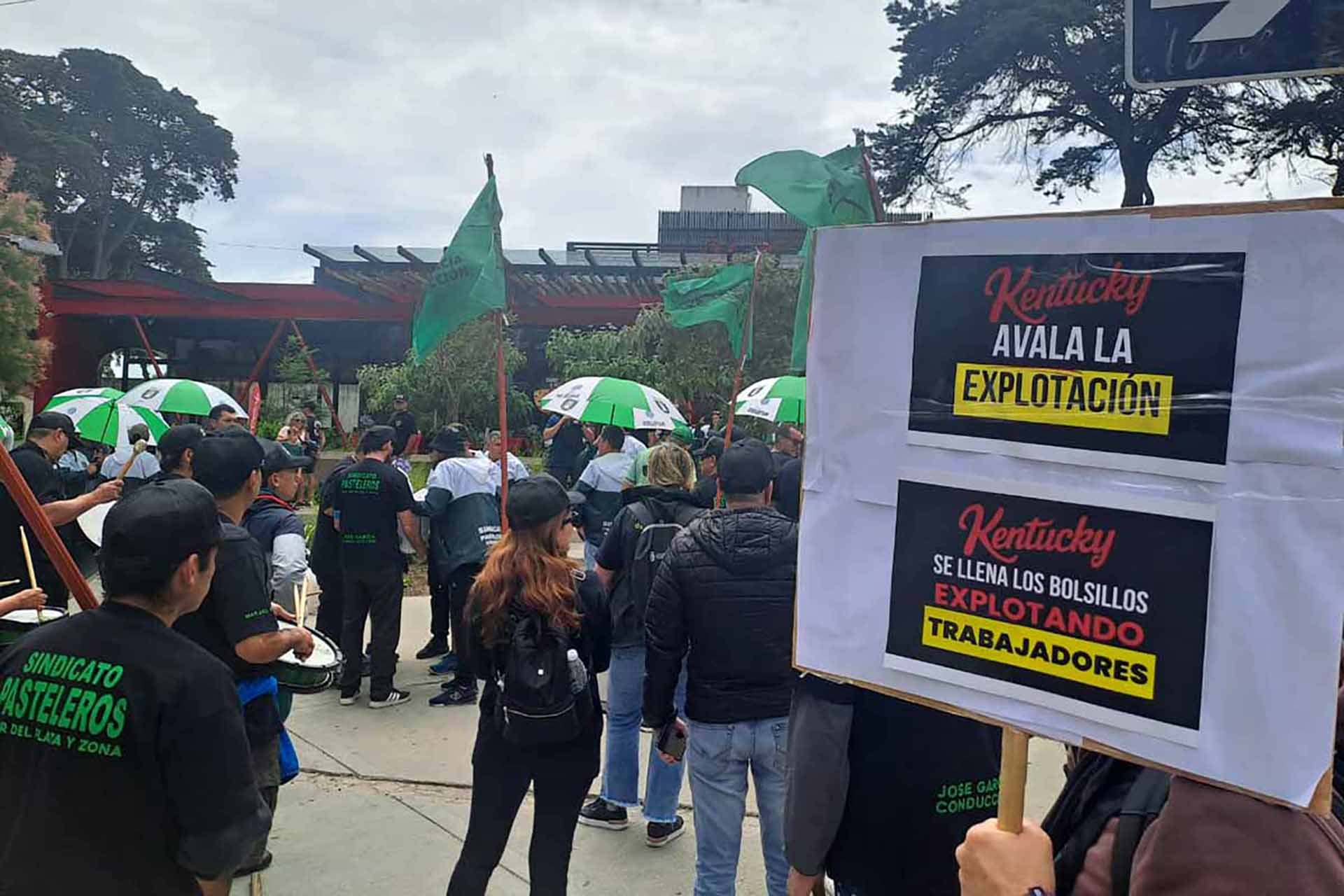 Protesta en un local nuevo de Kentucky de Mar del Plata