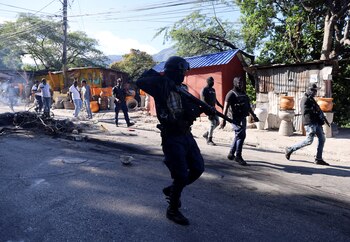 Policías en las calles de