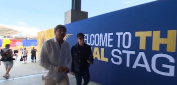 Así llegó Andrés Calamaro al estadio
