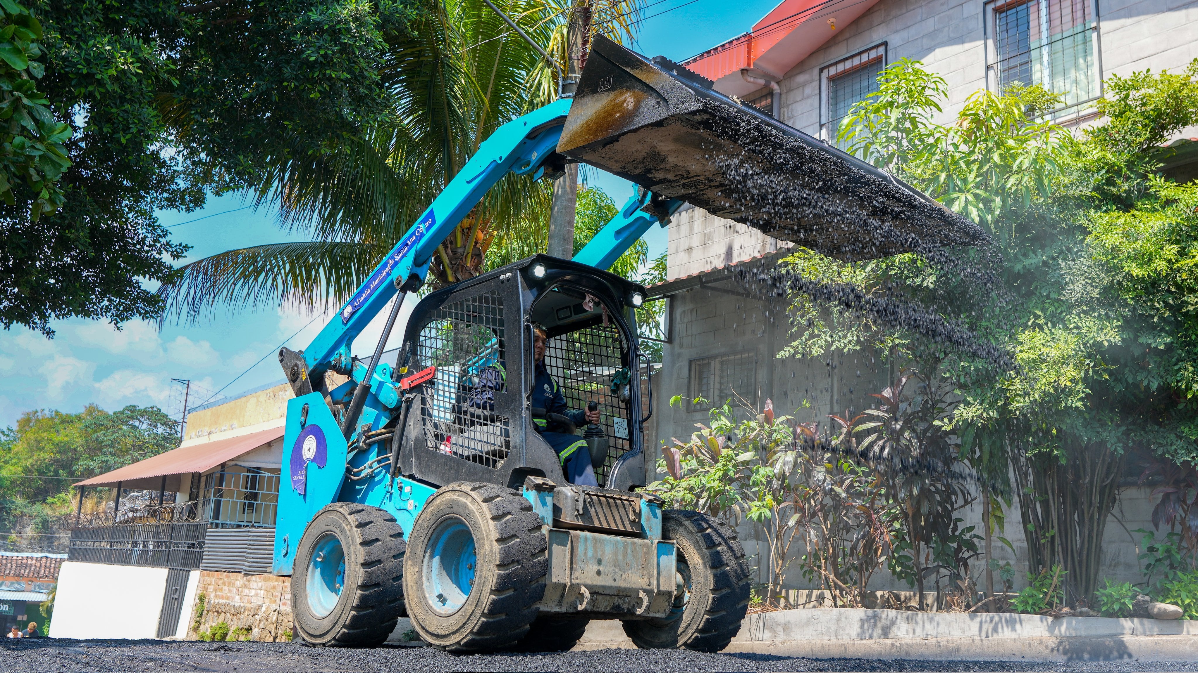 El plan de bacheo y recarpeteo de la Municipalidad de Santa Ana prioriza la modernización de las vías más transitadas del centro de la ciudad./(Alcaldía de Santa Ana)