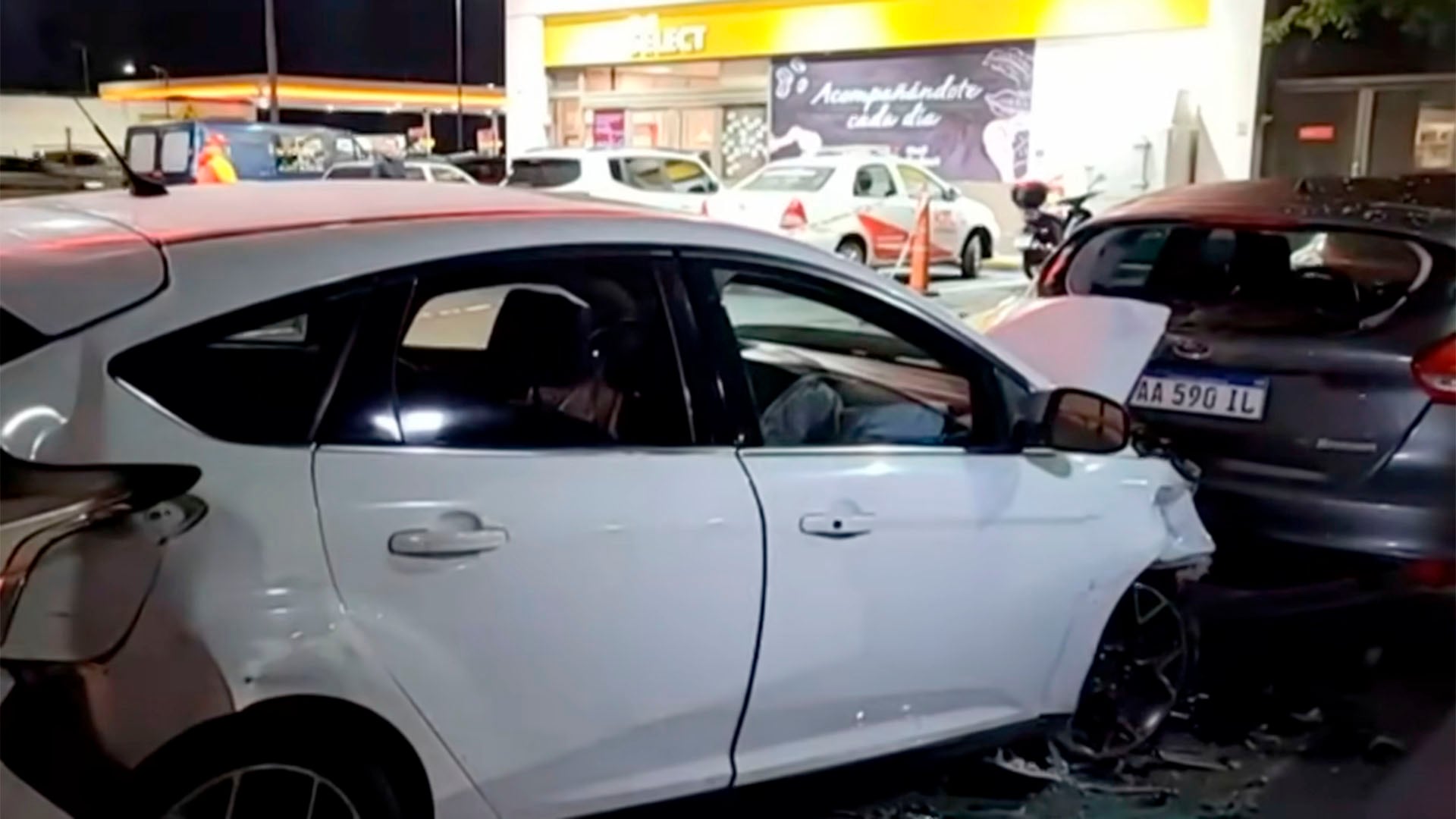 El futbolista está acusado de chocar a cuatro vehículos (Foto/Captura de video)