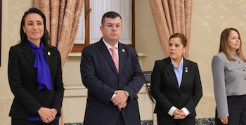 La delegación costarricense estuvo integrada por el primer caballero, Jeffry Umaña; el ministro de Comunicación, Arnold Zamora; y la canciller Ana Elena Pinto, entre otros funcionarios. Crédito: Captura video Presidencia de la República