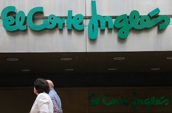 FOTO DE ARCHIVO: Dos personas