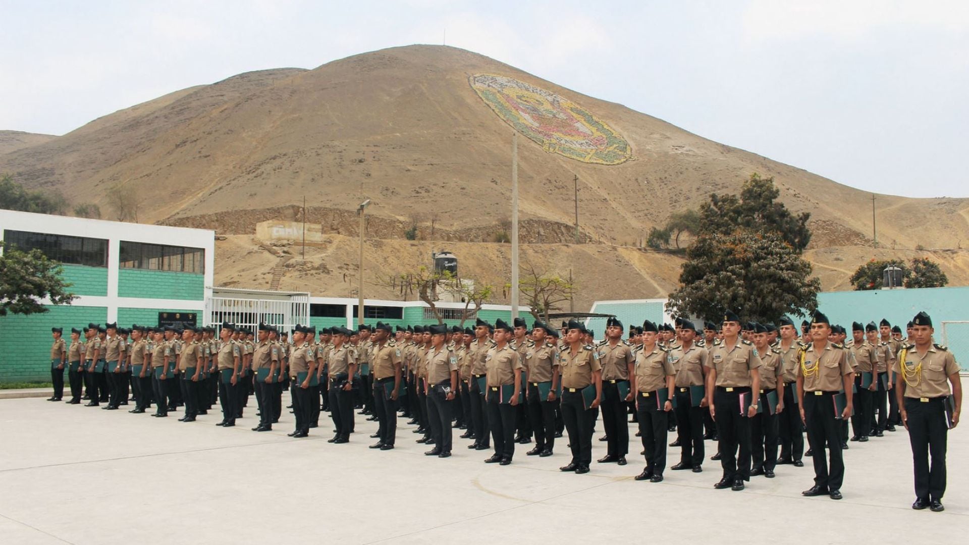Julio Corcuera advirtió que las mafias podrían financiar el ingreso de postulantes a las escuelas de suboficiales de la PNP para tejer vínculos dentro de la Policía Nacional del Perú. (Andina)