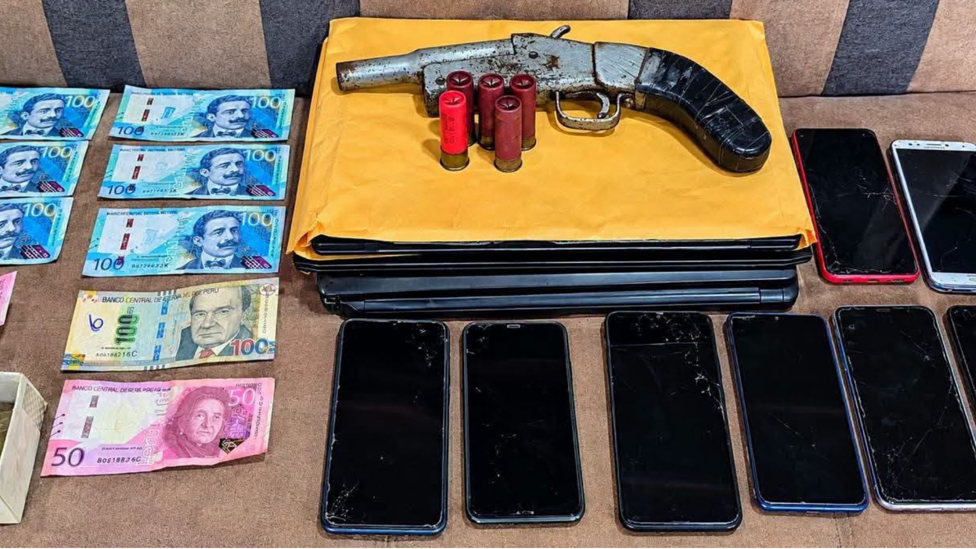 Policía y su madre, detenidos en Tumbes: hallan arma ilegal en la vivienda| Foto: Difusión