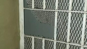 El hueco en las rejas