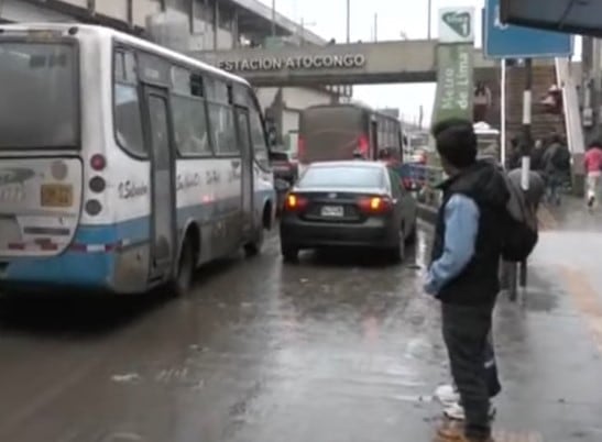 Extorsionadores cobran cupos a combis informales en puente Atocongo. (Fuente: Buenos Días Perú)
