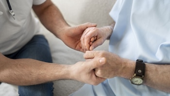 El Día Mundial del Parkinson: una mirada profunda a los retos y avances en la lucha global contra la enfermedad