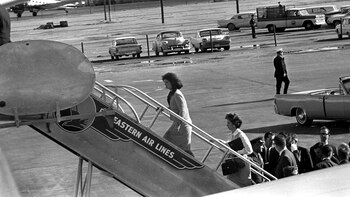 Jacqueline Kennedy sube al Air