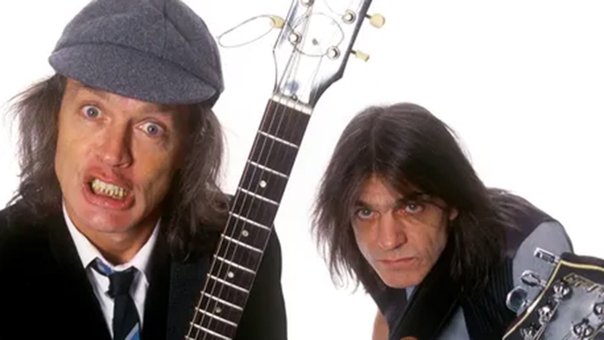 Malcolm y Margaret Young influyeron en la elección del uniforme de colegial, convirtiendo la decisión en un sello distintivo familiar (AP)