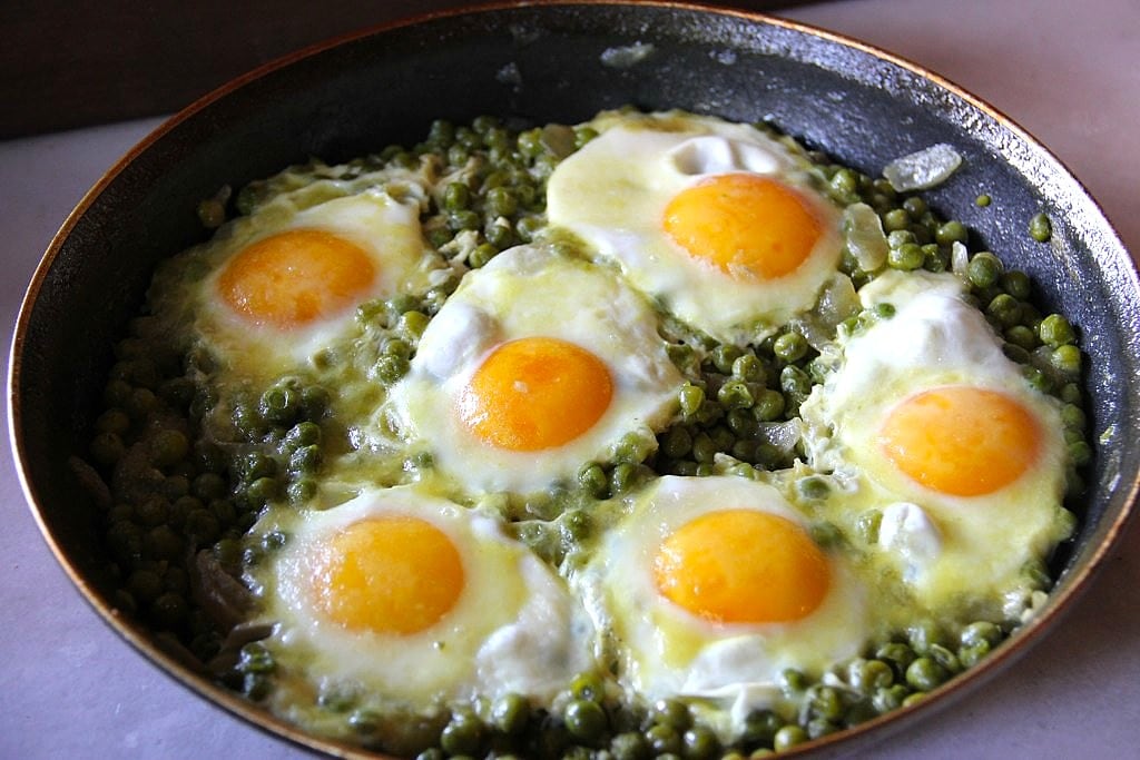 Receta de guisantes frescos con huevo (Flickr)