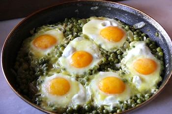 Receta de guisantes frescos con huevo (Flickr)