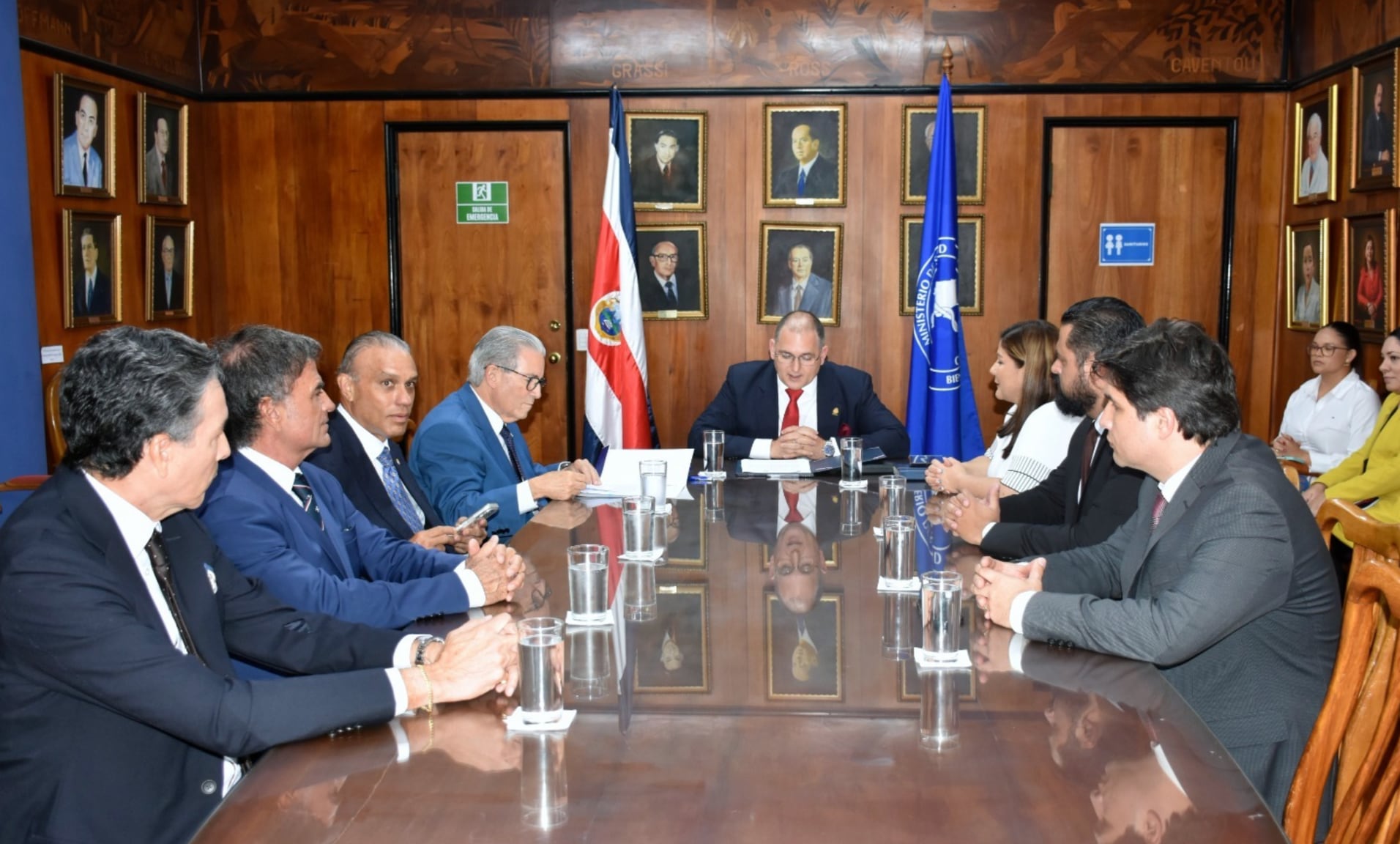 Las autoridades de ambos países aseguraron que la información contenida en el carné será manejada bajo estrictos protocolos de confidencialidad y protección de datos personales. Crédito: Ministerio de Salud Costa Rica