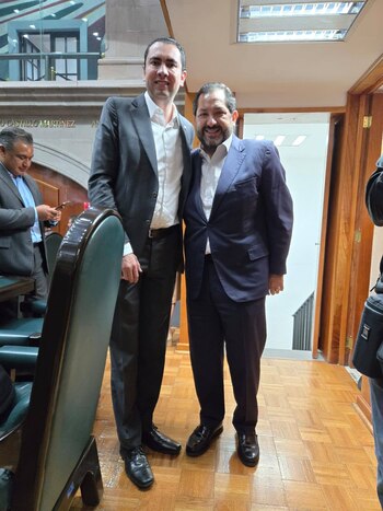 El coordinador Francisco Vázquez junto