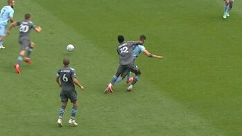 Alan Pulido recibió una artera