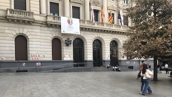 Retiran las tiendas de campaña de plaza de España y comienza la manifestación en la plaza Santo Domingo