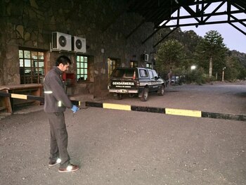 El personal del lugar cumple