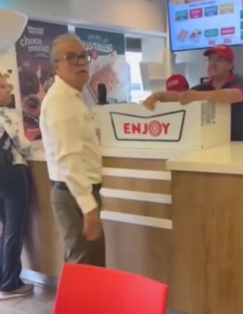 El video del altercado dentro de una tienda en Querétaro provocó miles de comentarios y opiniones encontradas en plataformas digitales.