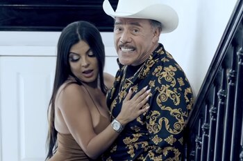 En el video, Rivera, que