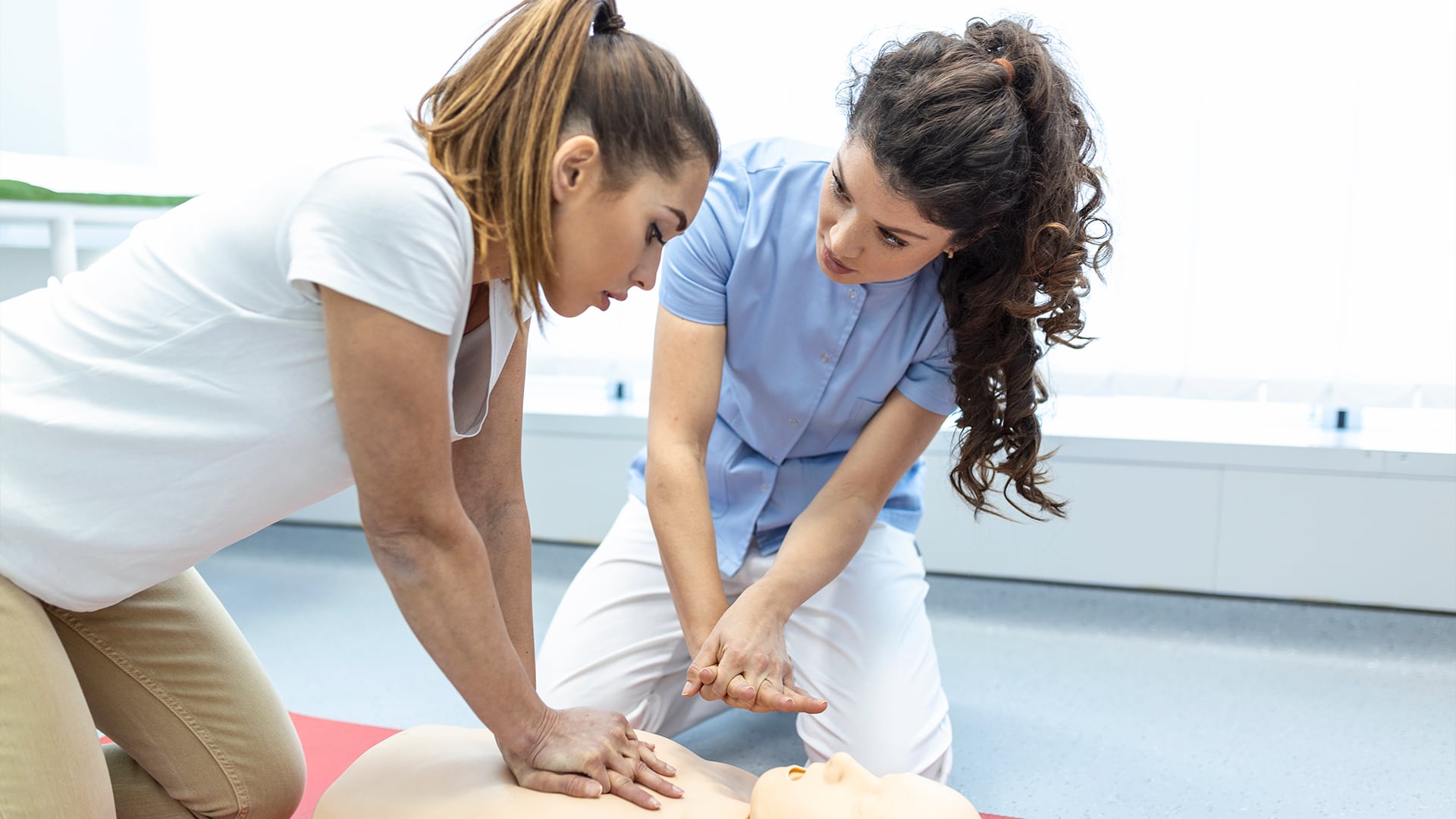 Los espacios reciben tanto a trabajadores del sector salud como a personas interesadas en aprender RCP, maniobras ante atragantamientos y primeros auxilios. (Minsa)