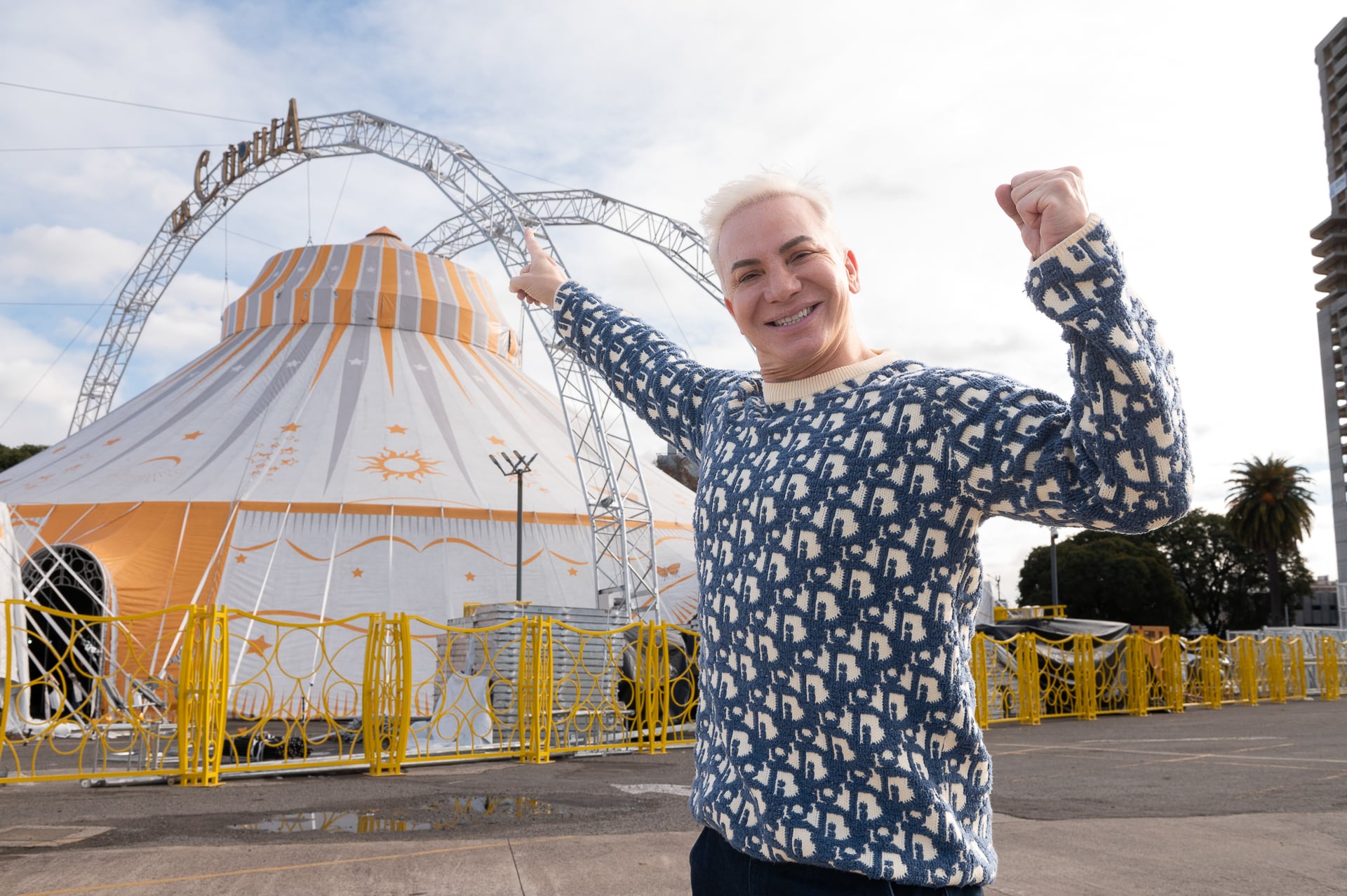 Con un domo y una cúpula, Flavio Mendoza inaugura su nuevo espectáculo donde reúne todas sus pasiones: el teatro, el circo, la tecnología y el cine.