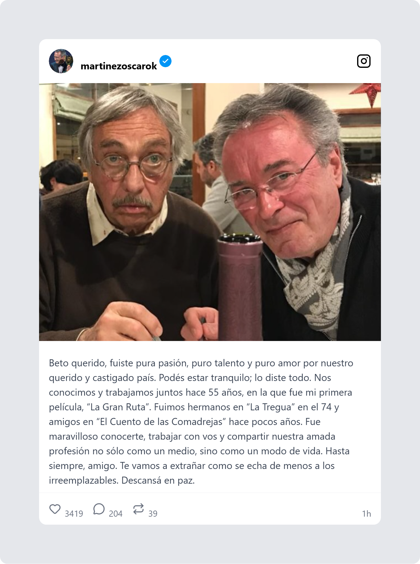 El aclamado actor Luis Brandoni, visible en una fotografía junto a Oscar Martinez, es celebrado por su invaluable aporte al cine y la cultura argentina a través de diversos homenajes.