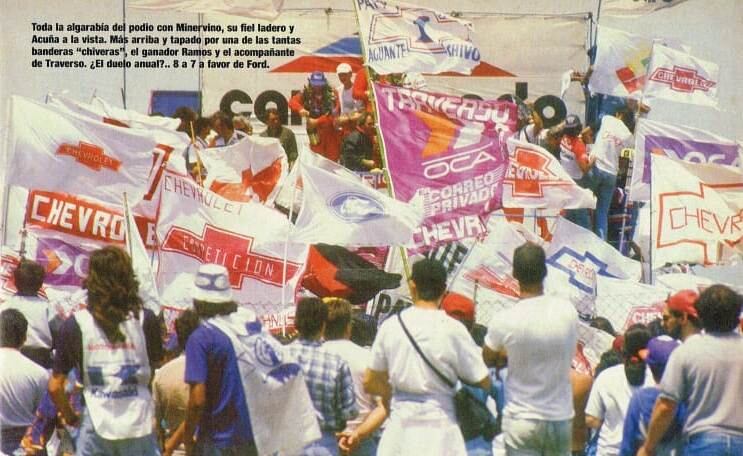 El festejo en el podio de Punta Indio 1995. Traverso fue cuarto, pero subió a festejar y desató la locura de la hincha del Chivo (archivo Revista CORSA)