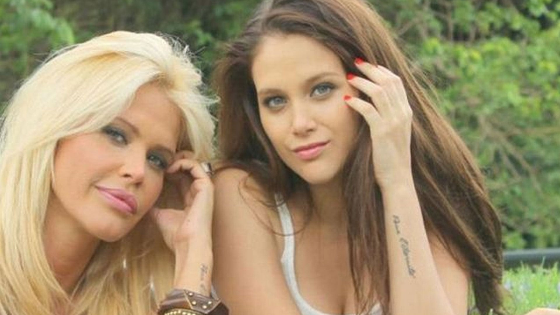 Nazarena Vélez y Barbie, en una antigua fotografía familiar