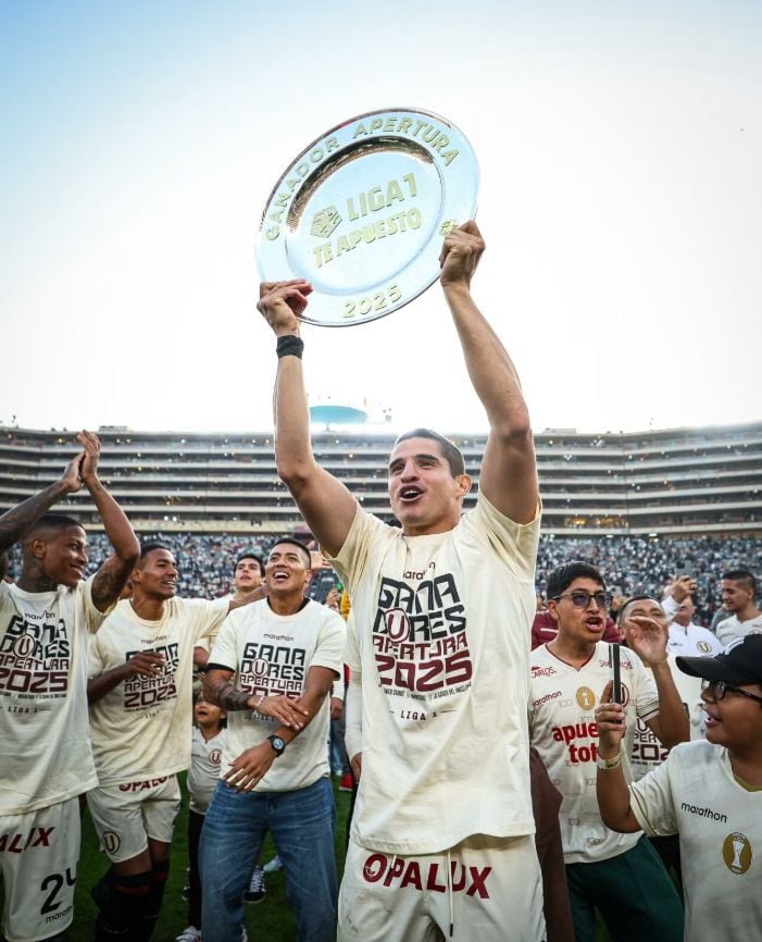 Henry Quinteros considera que Universitario llega fortalecido a la recta final del campeonato y tiene mayores opciones de quedarse con el título. El exvolante también anticipó una posible final ante Alianza Lima. (Universitario de Deportes)