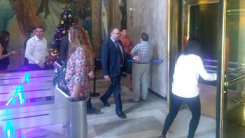 Matías Kulfas entrando a la